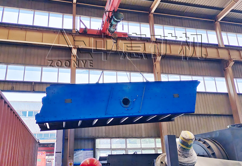 2022061504.jpg 振動篩正在吊往貨車中